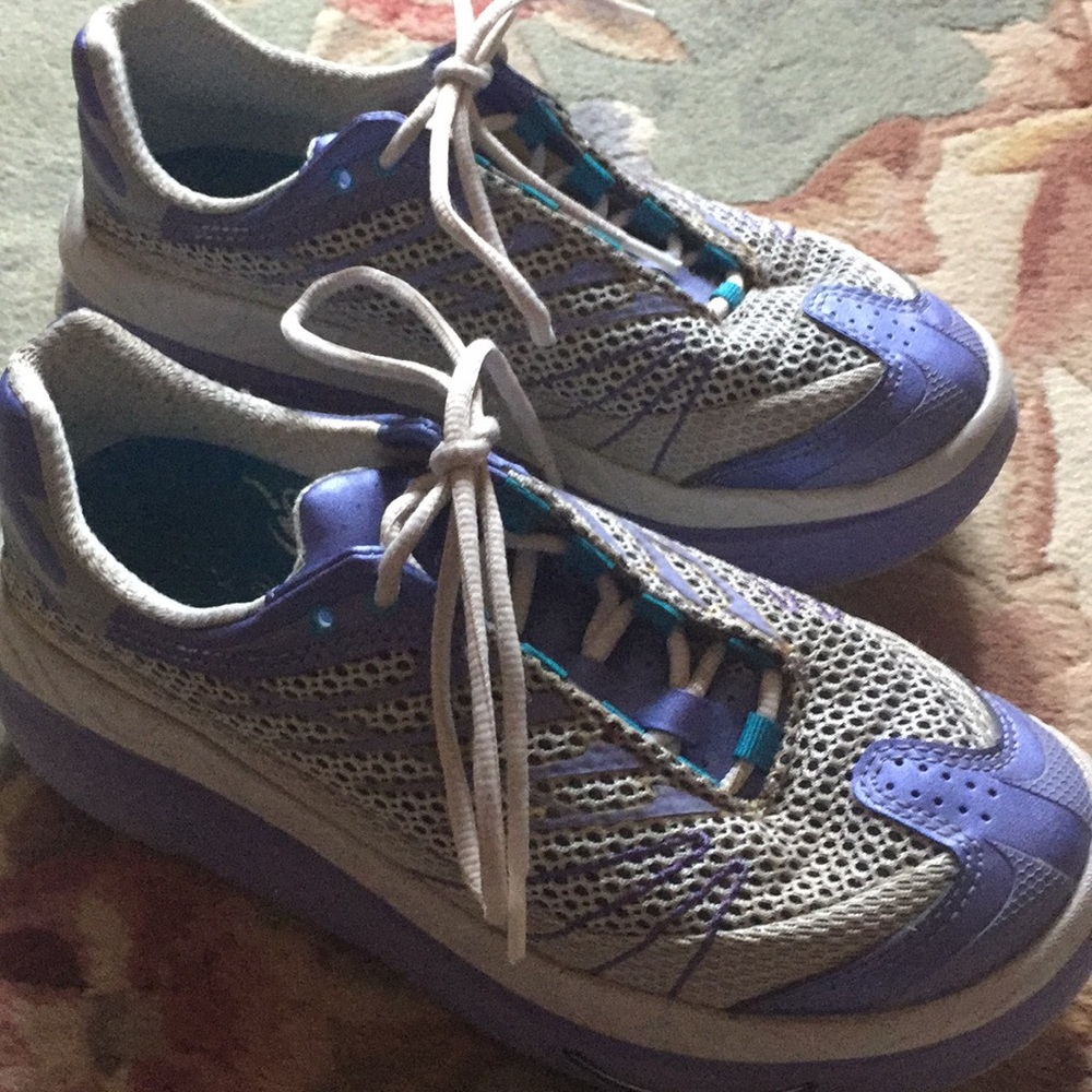 Active wear sneakers